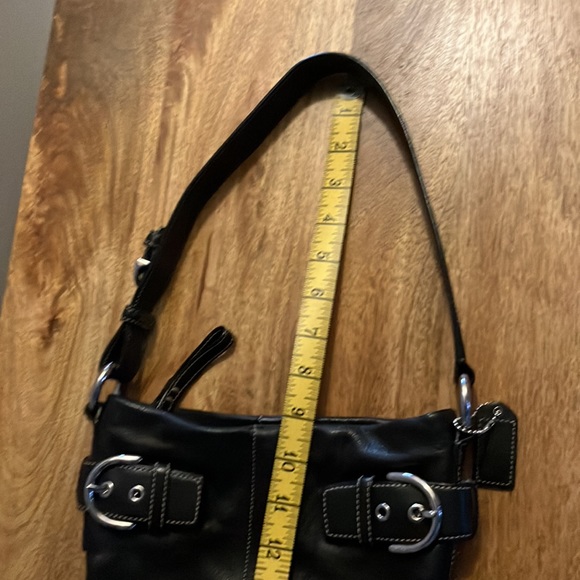 Coach black leather sm/med shoulder bag Serial no G05D-1453 - Picture 14 of 17